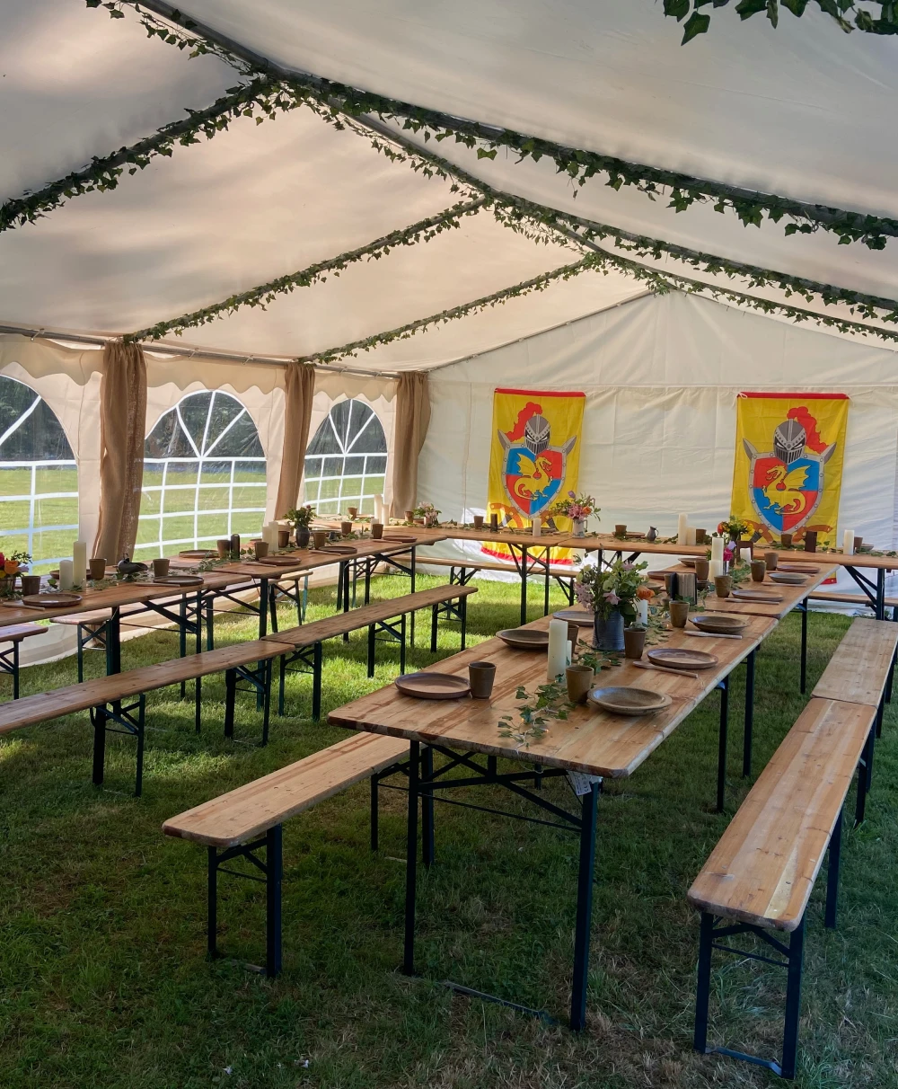 Repas en salle intérieur à l'hôtel les grands chênes